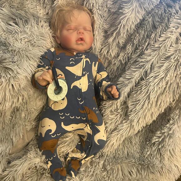 Reborn Caucasian Sleeping Blonde Baby Boy Doll and Accessories (NWT) - Picture 2 of 12